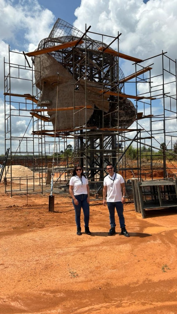 Projetos Especiais - Visita a Obra de Escultura Gigante